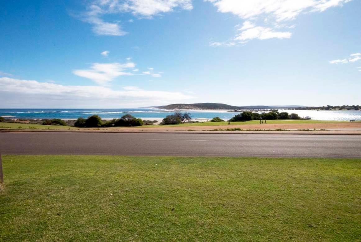 Pelican Shore Oceanfront Villa 6 Kalbarri Exteriör bild