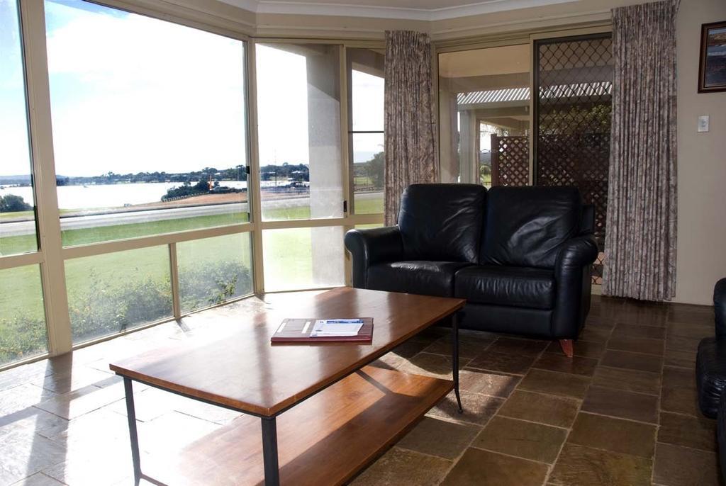 Pelican Shore Oceanfront Villa 6 Kalbarri Rum bild
