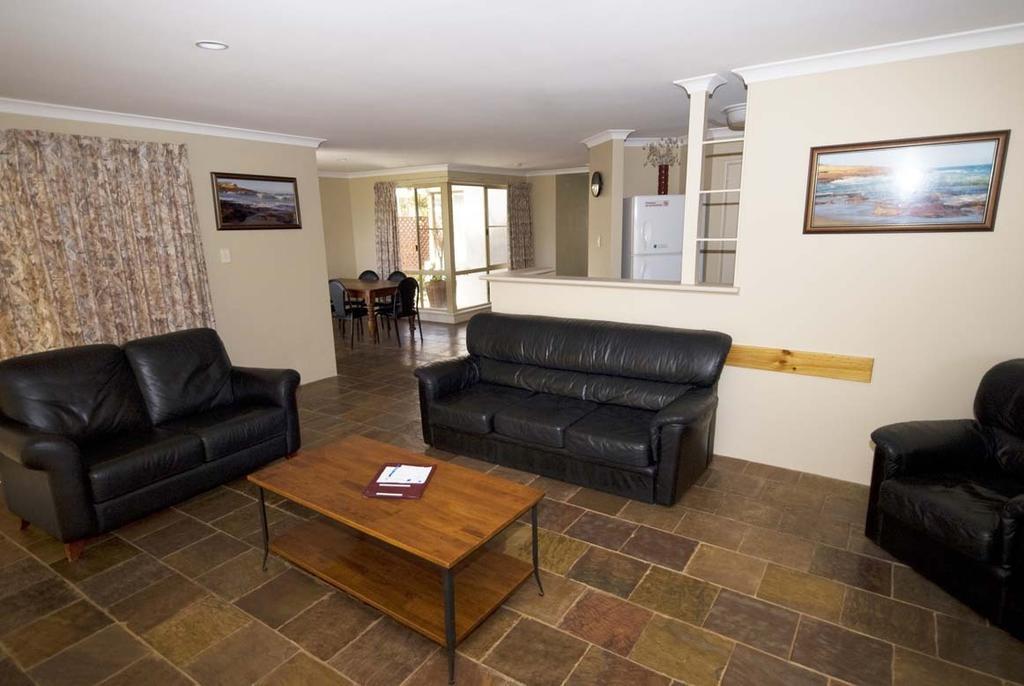 Pelican Shore Oceanfront Villa 6 Kalbarri Rum bild