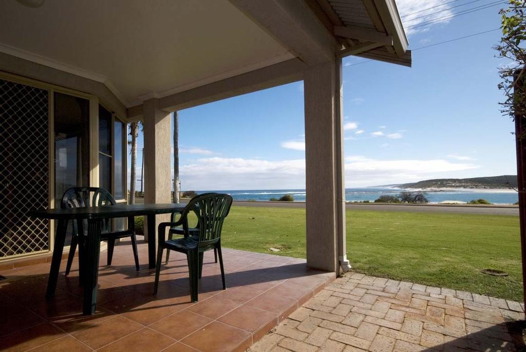 Pelican Shore Oceanfront Villa 6 Kalbarri Rum bild